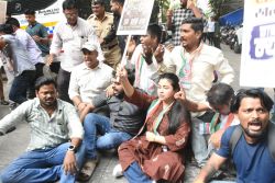 Intense agitation by Mumbai Youth Congress against the BJP government in the case of NEET paper leak