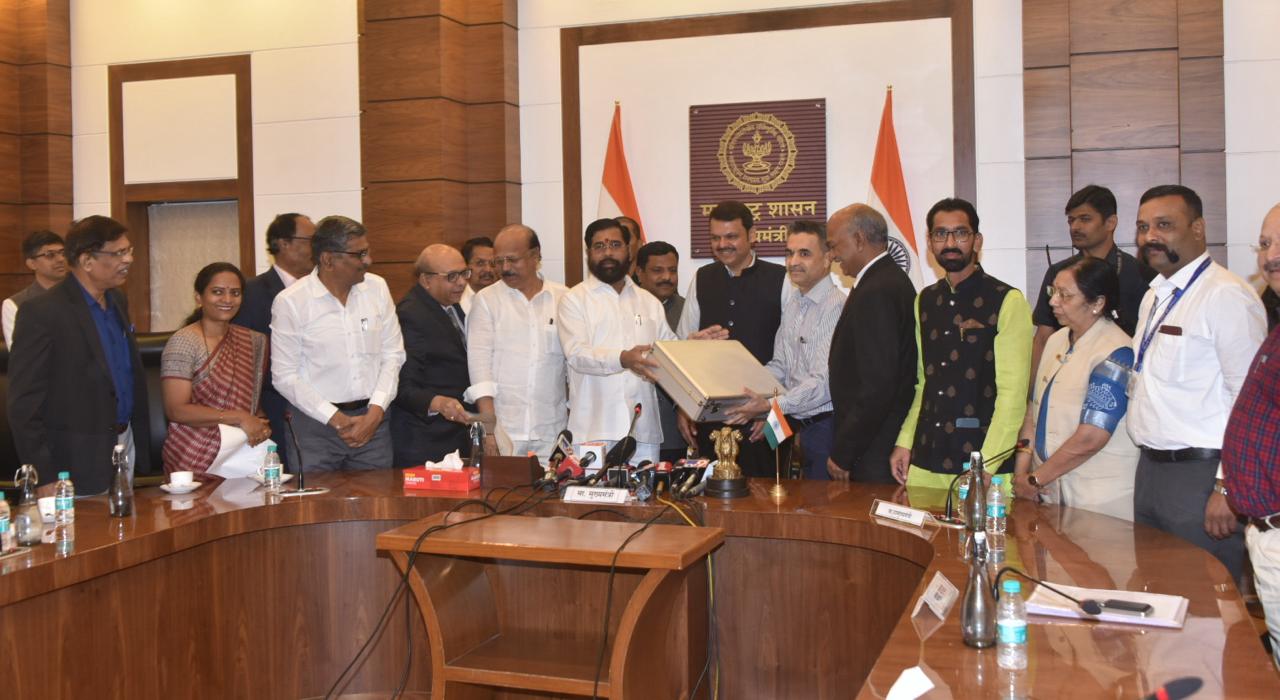 The report of the survey to check the backwardness of the Maratha community was handed over to the Chief Minister