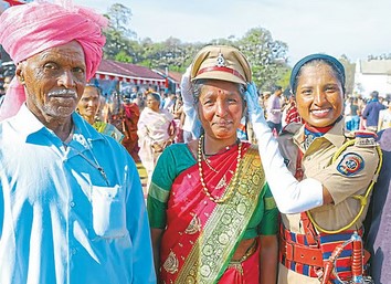 Priyanka Patil of Chandgad gets Revolver of Honor Wins five prizes in Police Sub Inspector Training