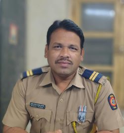 Police Naik Bhujang Kamble awarded