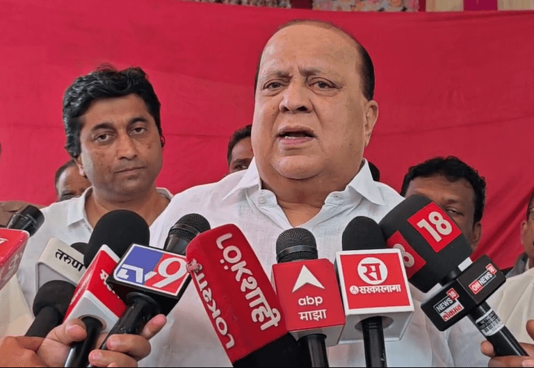 Satej Patil should not create obstacles