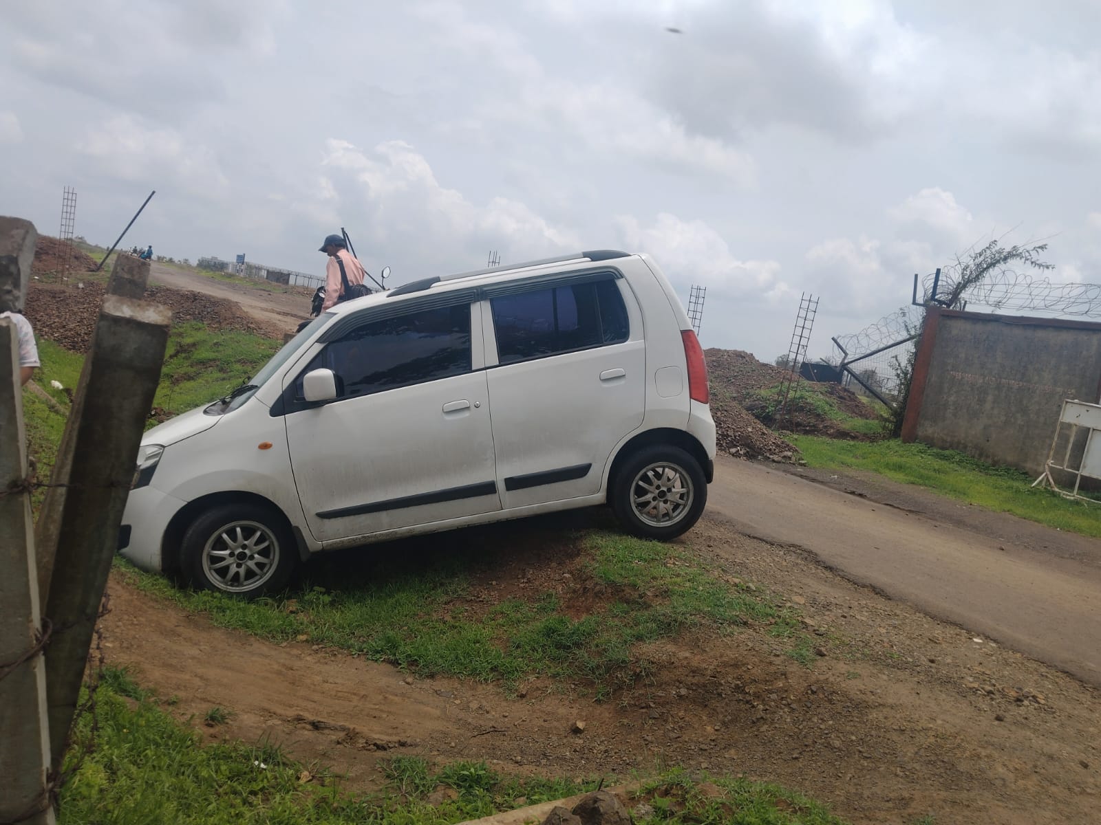 Immediately start the Nerli Tamgaon to Ujlaiwadi road