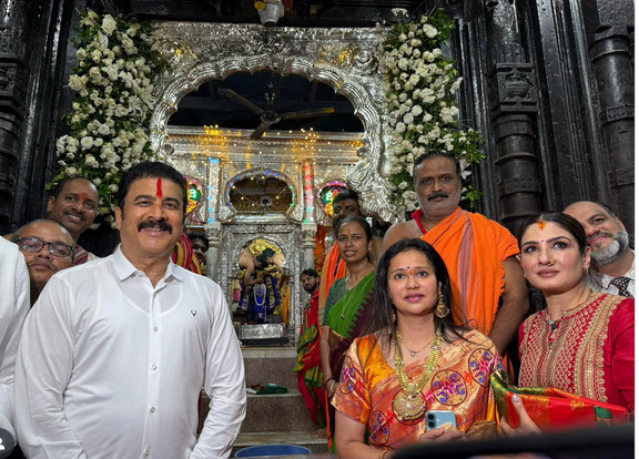 Actress Raveena Tandon visited Ambabai in Kolhapur