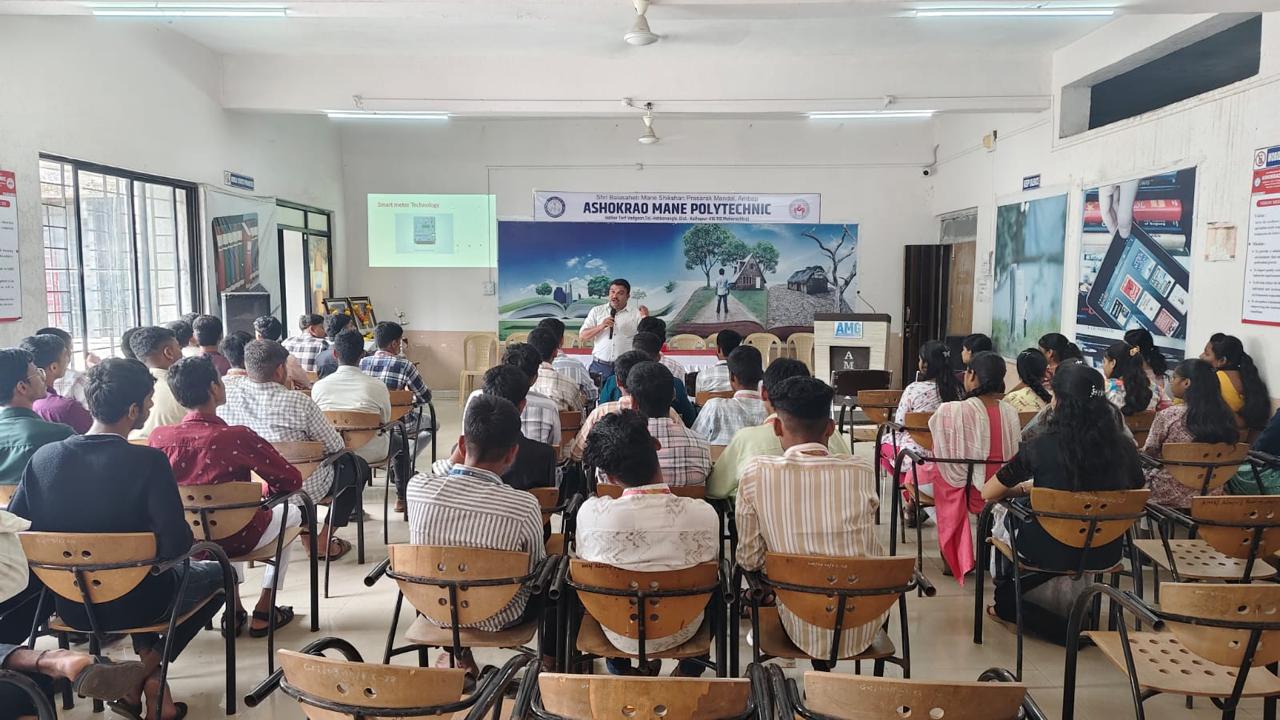 Mahavitaran officials interacted with students