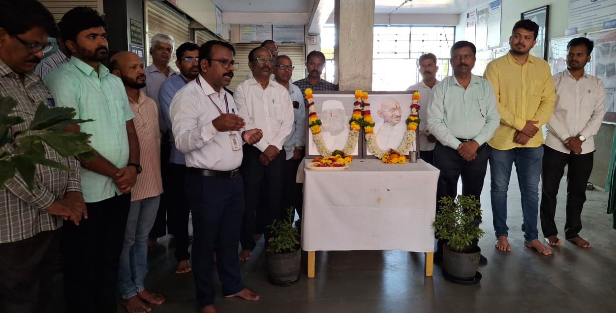 Birth Anniversaries of Mahatma Gandhi and Lal Bahadur Shastri Celebrated at Vivekananda College