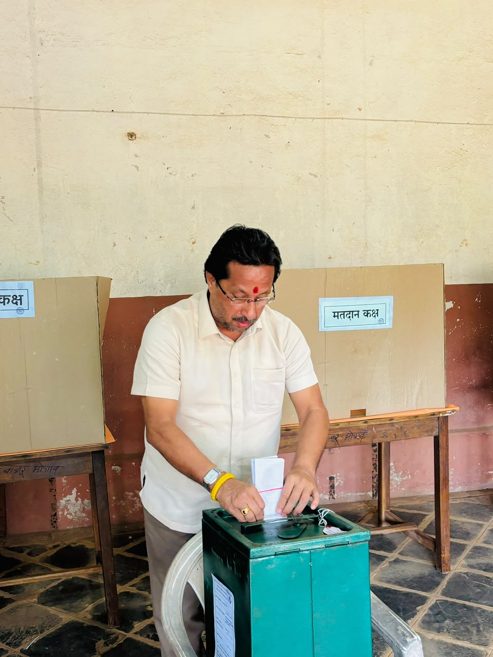 MLA Chandradeep Narke exercised his right to vote