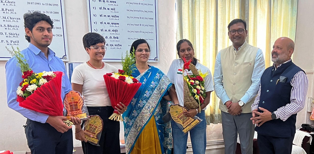 Spectacular performance of swimmers in Shivaji University inter