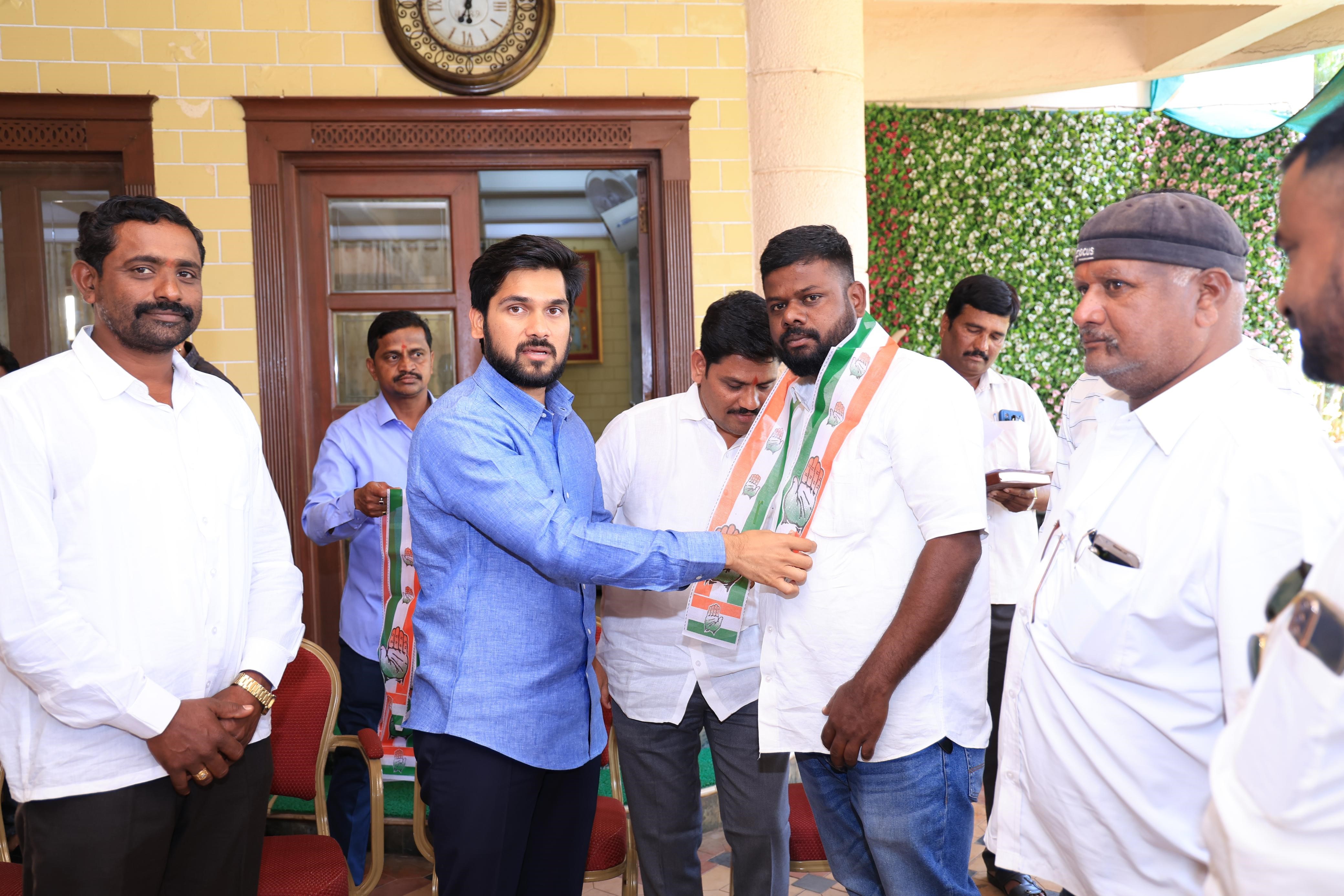 of the Mahadik group at New Wadde  Entry of workers into Congress