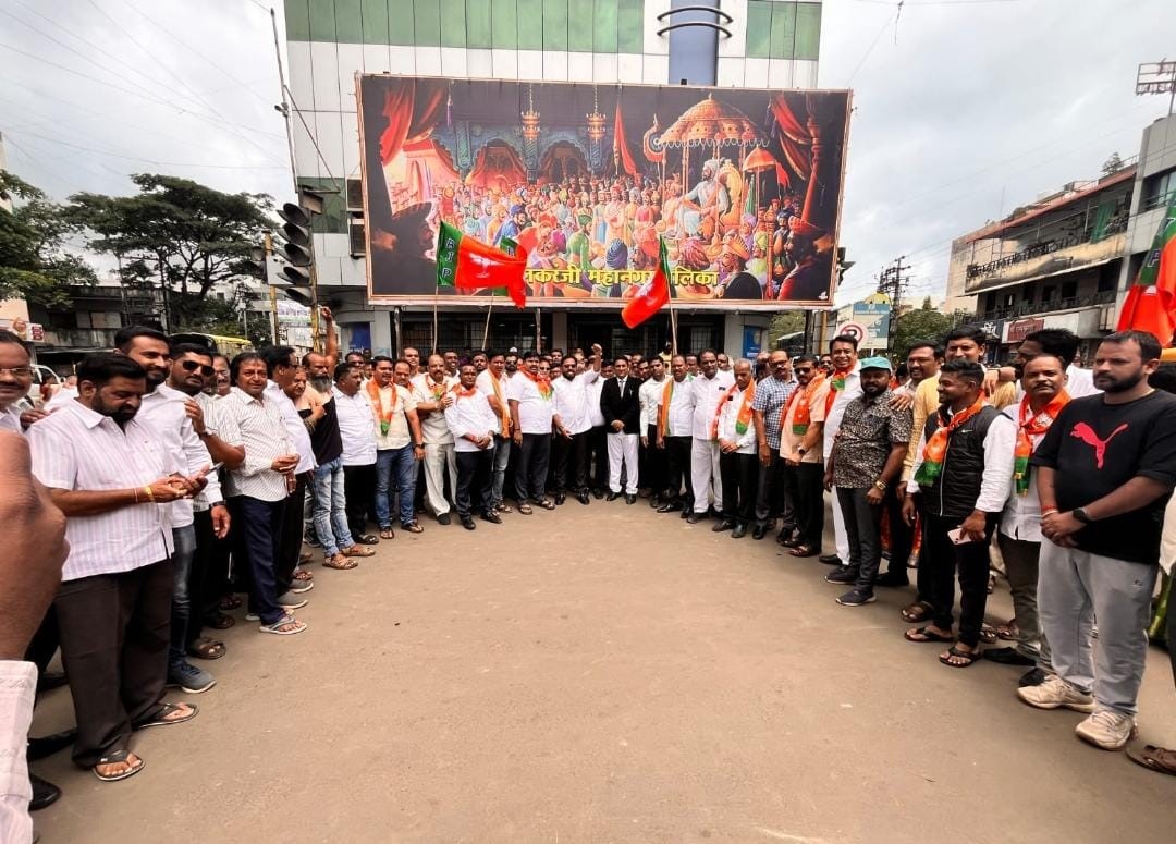 BJP celebrates after the historic decision of the circuit bench