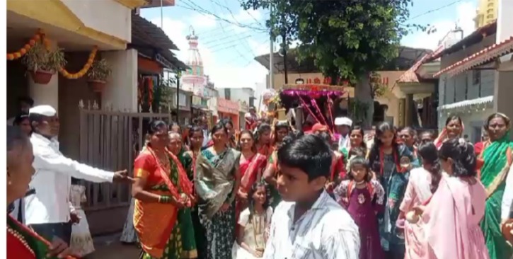 Devotional arrival of Lord Ganesha in Shendur