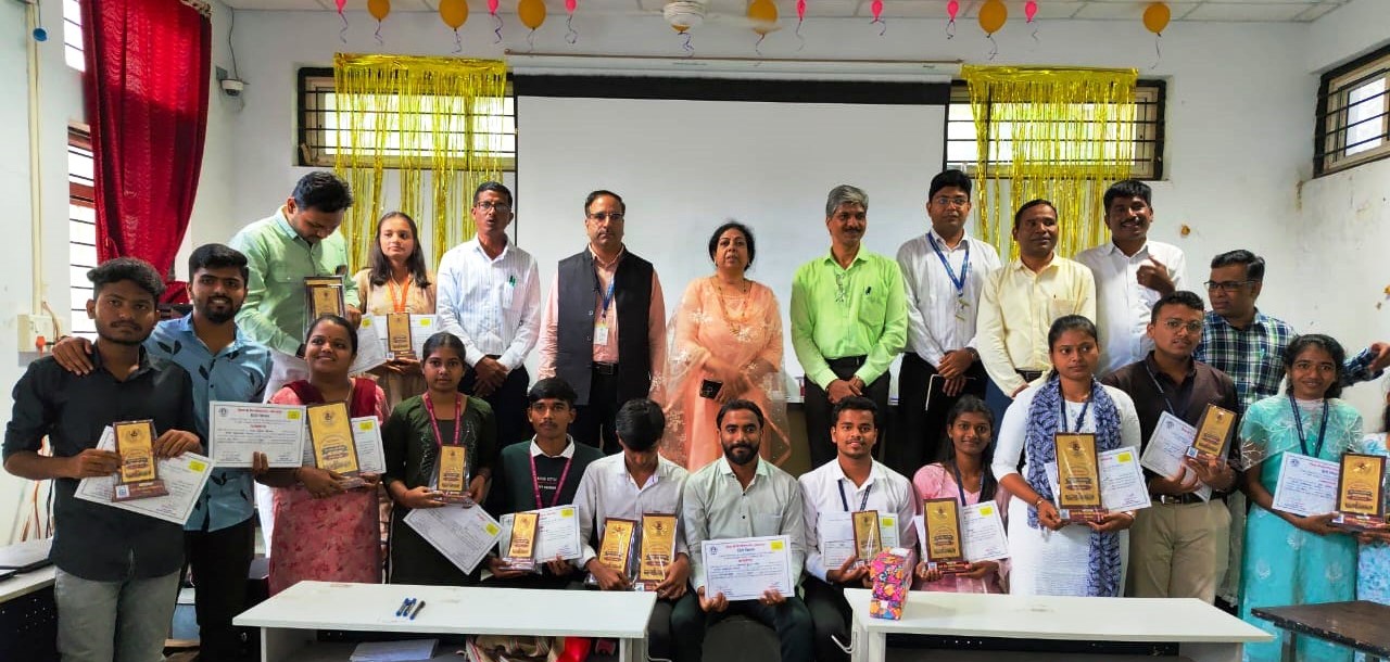Concluding and award distribution ceremony of Hindi Pakhwada