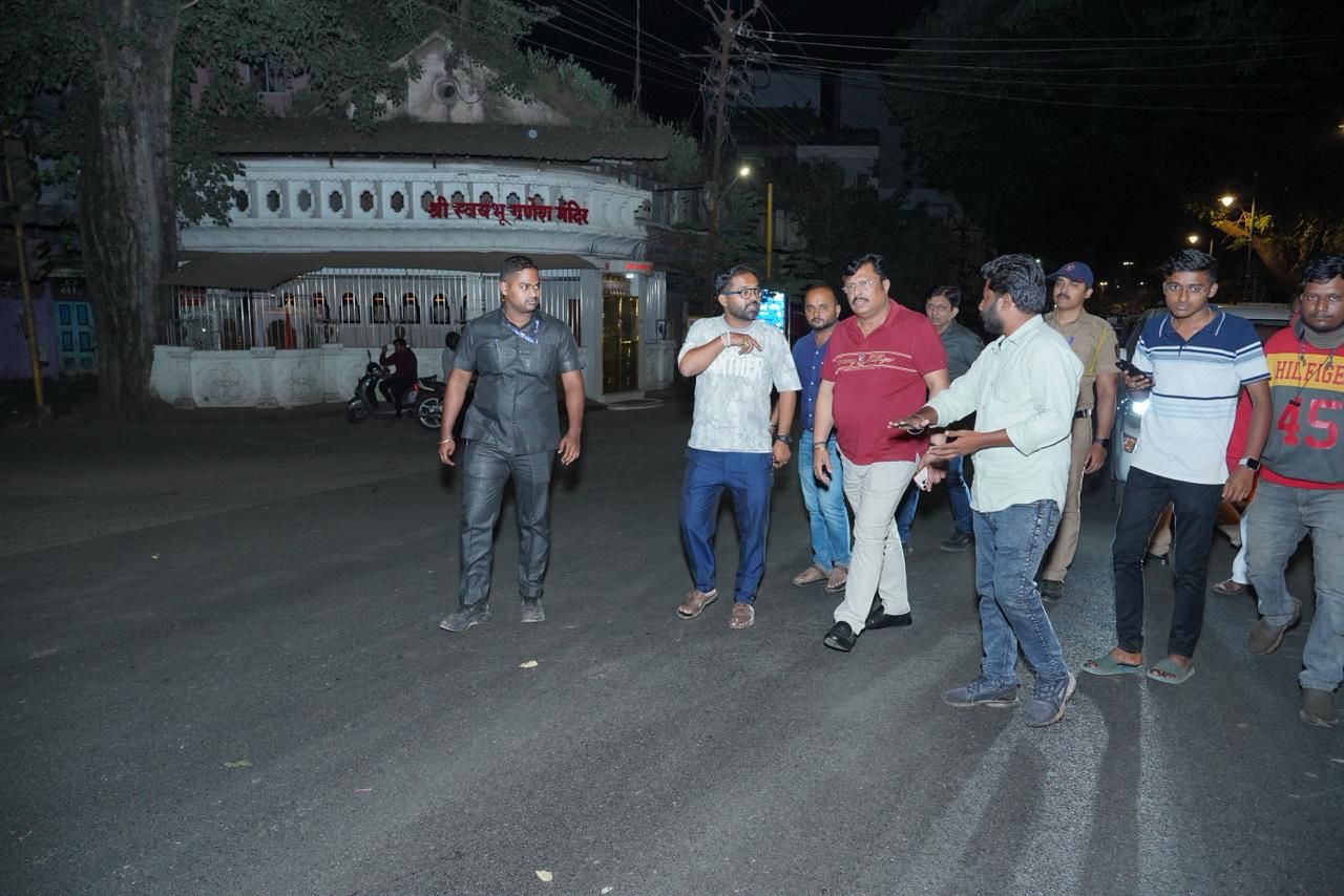 Un Suddenly MLA Kshirsagar inspects road work at midnight