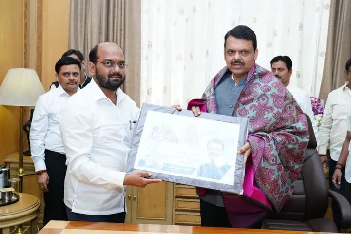 Chief Minister Fadnavis felicitated on behalf of Kolhapur residents