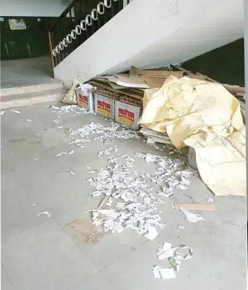 Government building itself is in a dusty state