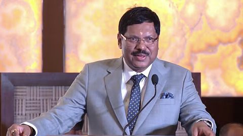 Attempt to throw shoe at Chief Justice