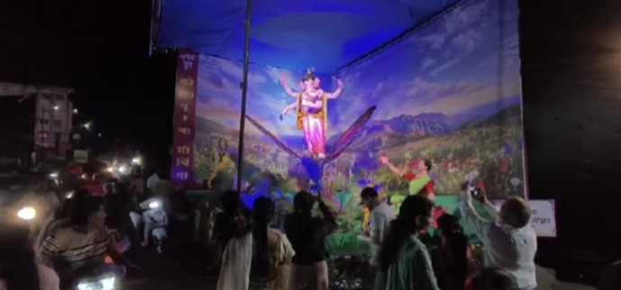 Devotees paused in awe upon seeing this form of Ganpati Bappa