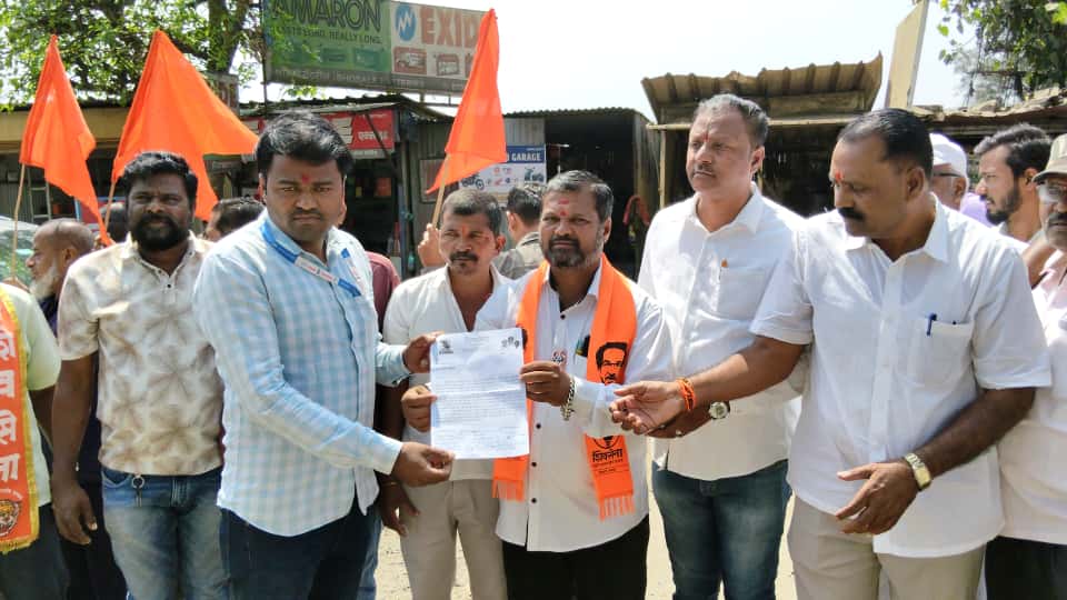 Shiv Senas successful statement against potholed roads