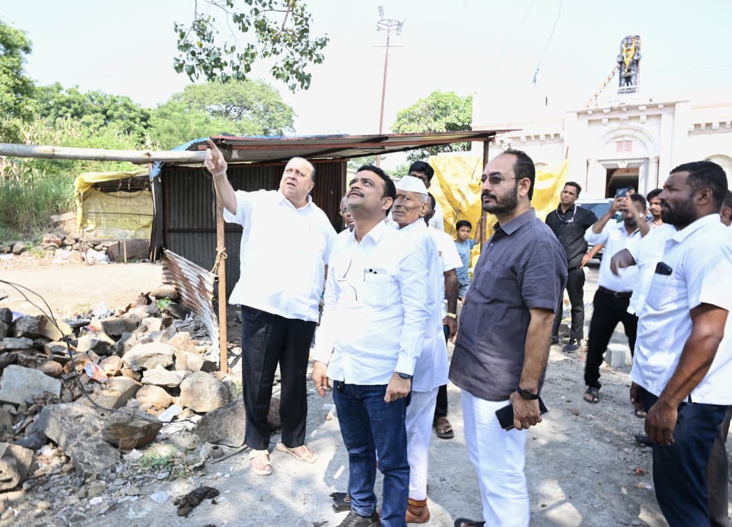 Minister Hasan Mushrif pays obeisance at the feet of Lord Hanuman in Toranhalli