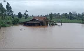 River level and floodplain
