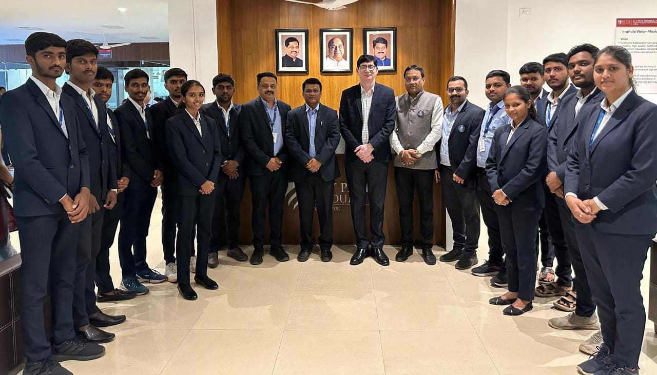 12 students of D Y Patil Agricultural