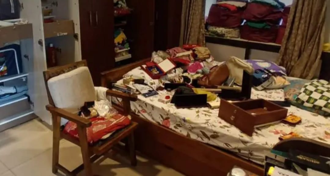Rs 55 lakhs stolen from the house
