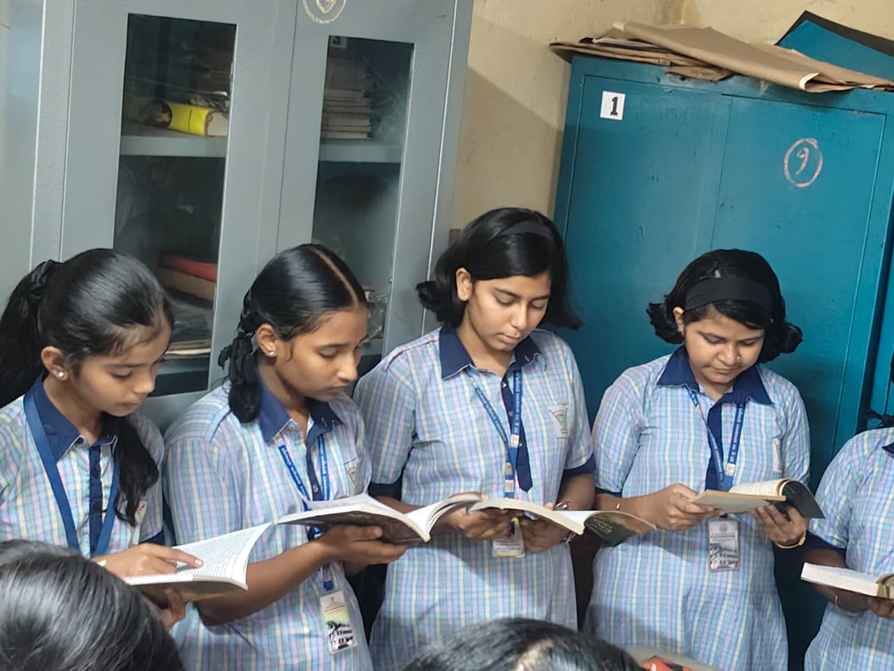 Students engage in public reading on Reading Inspiration Day