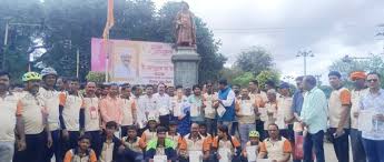 The Wari family of Mangalvedha is welcomed by the Shashwat Pratishthan