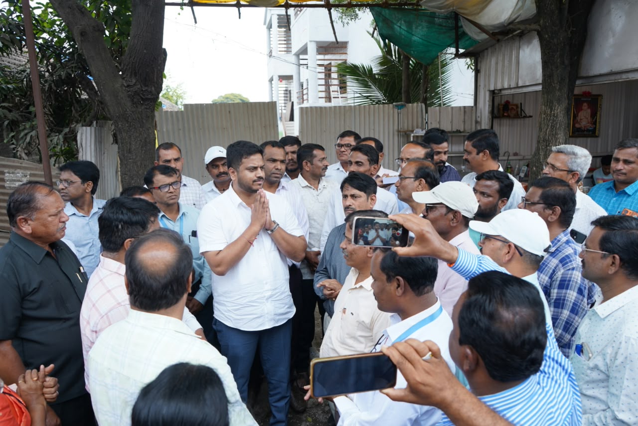 Will pursue the issues of CHB professors with the government