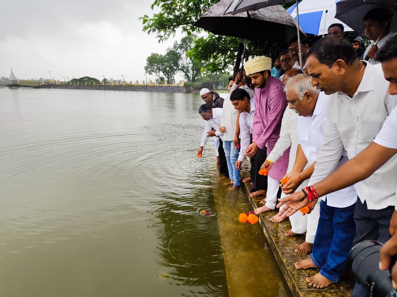 Water worship of King Virendra Singh Ghatge at the historic Jaisingrao Lake