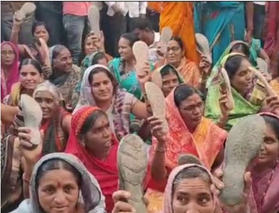 At Antarwali Sarati women protested with shoes in hand