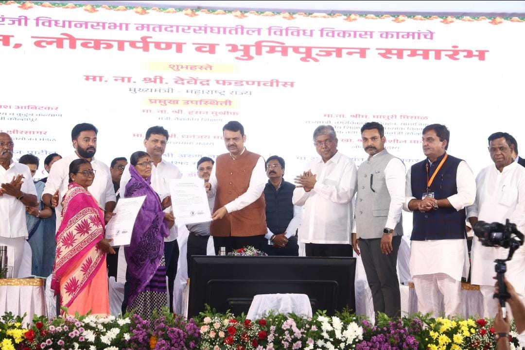 Chief Minister Devendra Fadnavis inaugurates development works