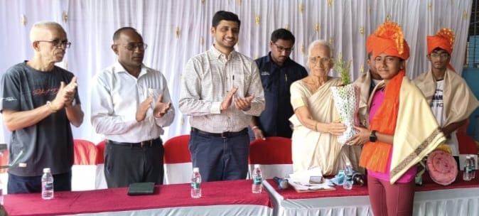 National and international felicitations to swimmers