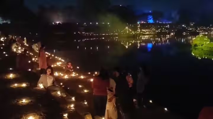 Dev Diwali lit up with 51 thousand lamps on Panchgange in Kolhapur