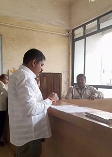 Employees without I cards and empty registers