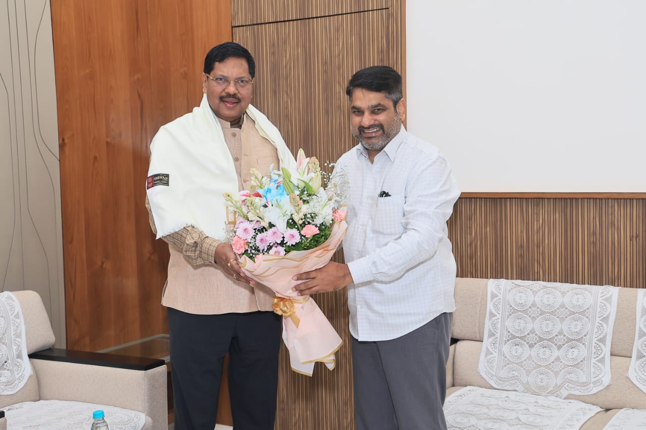 Satej Patil thanks the Chief Justice