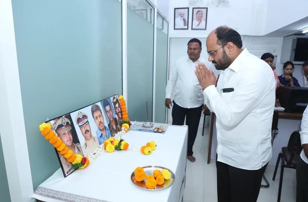 Amal Mahadik pays tribute to the martyrs