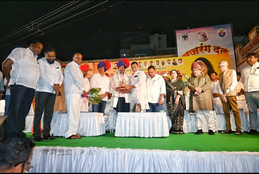 Dr Dignitaries attend Shirol on the occasion of Ashokrao Manes birthday