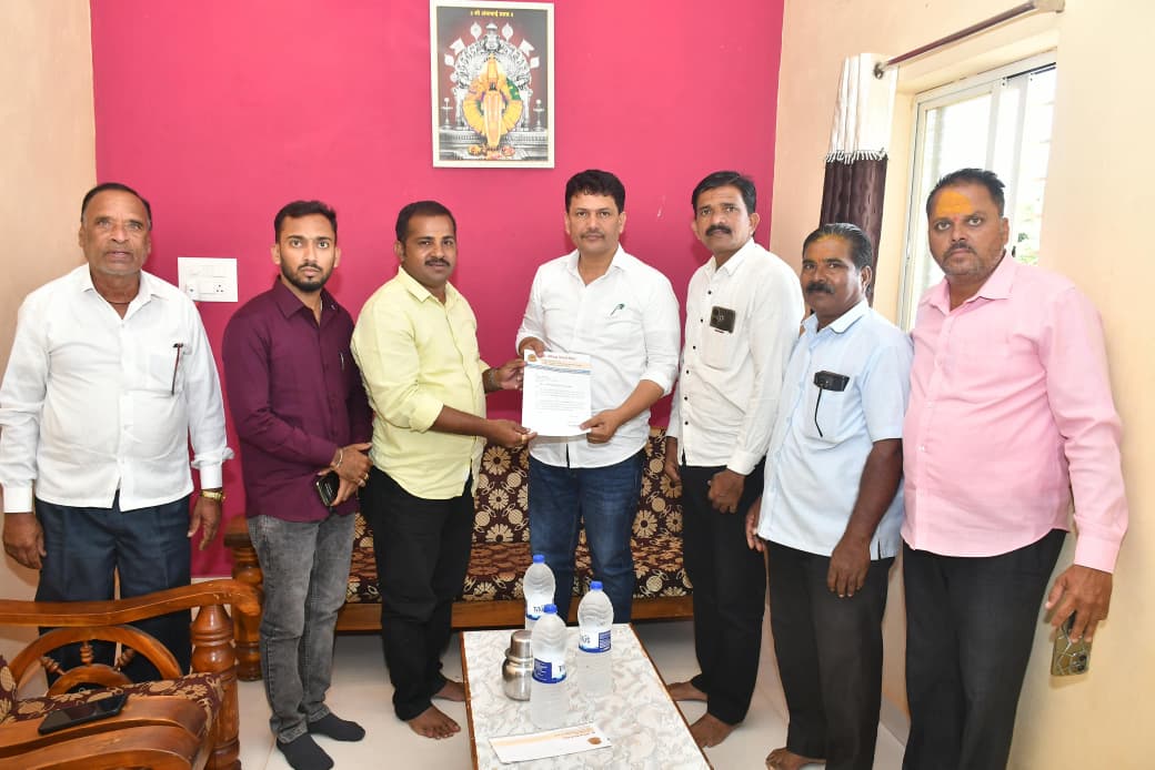 Aniruddha Redekar and Shivgond Patil met the Guardian Minister