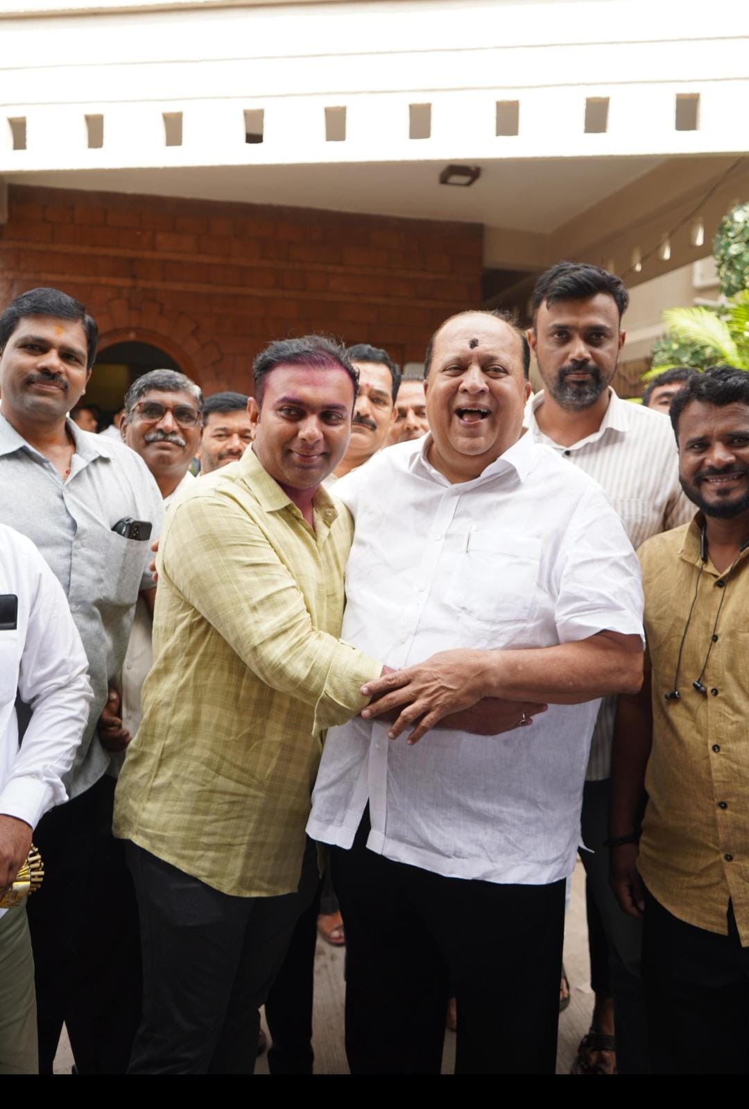 Naveed Mushrif gets emotional as he hugs his father