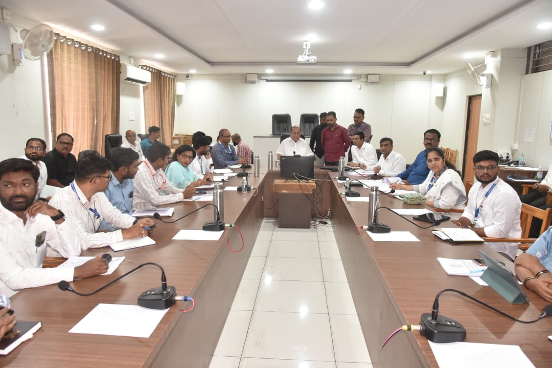 Progress of work reviewed at a meeting in Shenda Park