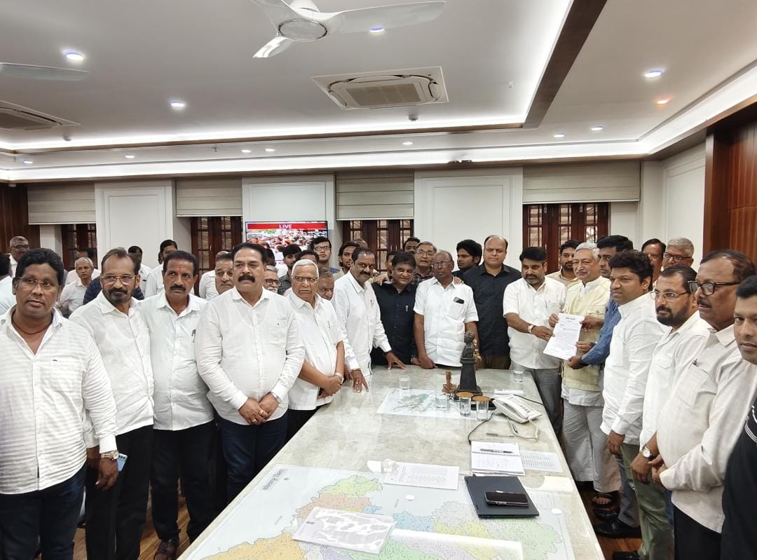 Unseasonal rains wreak havoc in Kolhapur