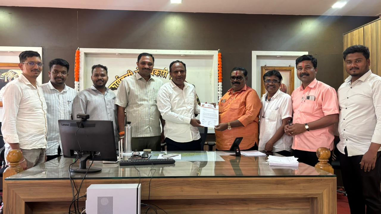 Representation to Ubatha Tehsildar Sameer Mane regarding gas shortage