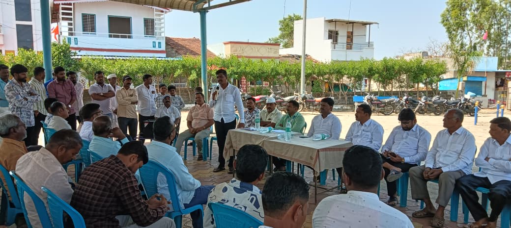 MLA Amal Mahadiks helping hand to the disaster victims of Vadgaon