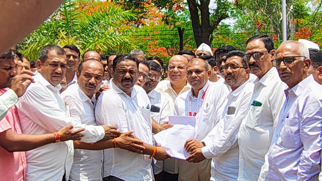 Delay in hearing discrepancy in data angers 1200 milk institutions