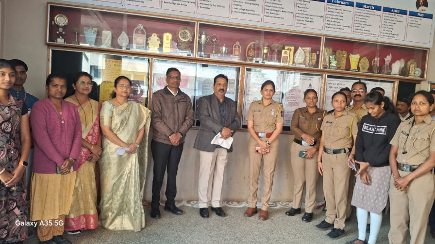 Students should avoid excessive use of social media